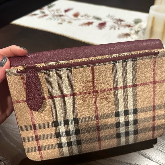 💯 Authentic Burberry Haymarket Check Loxely Crossbody Bag in Dark Plum Color - Picture 7 of 15